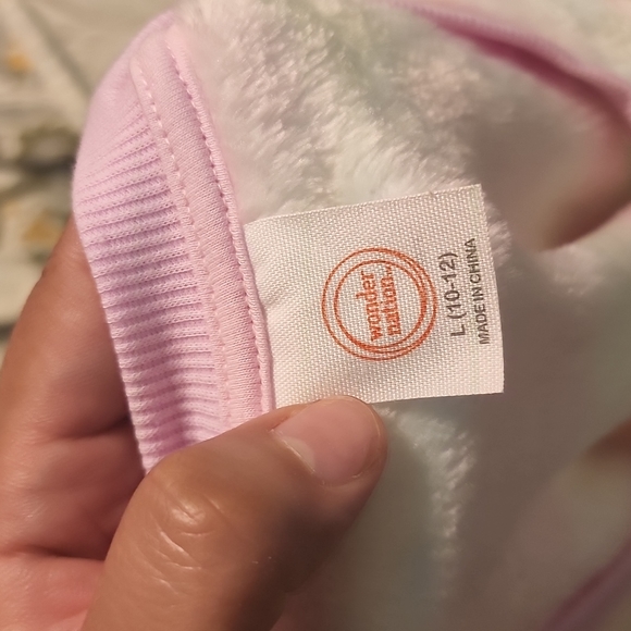 Sweater pink and yellow sequin changes - Picture 5 of 8